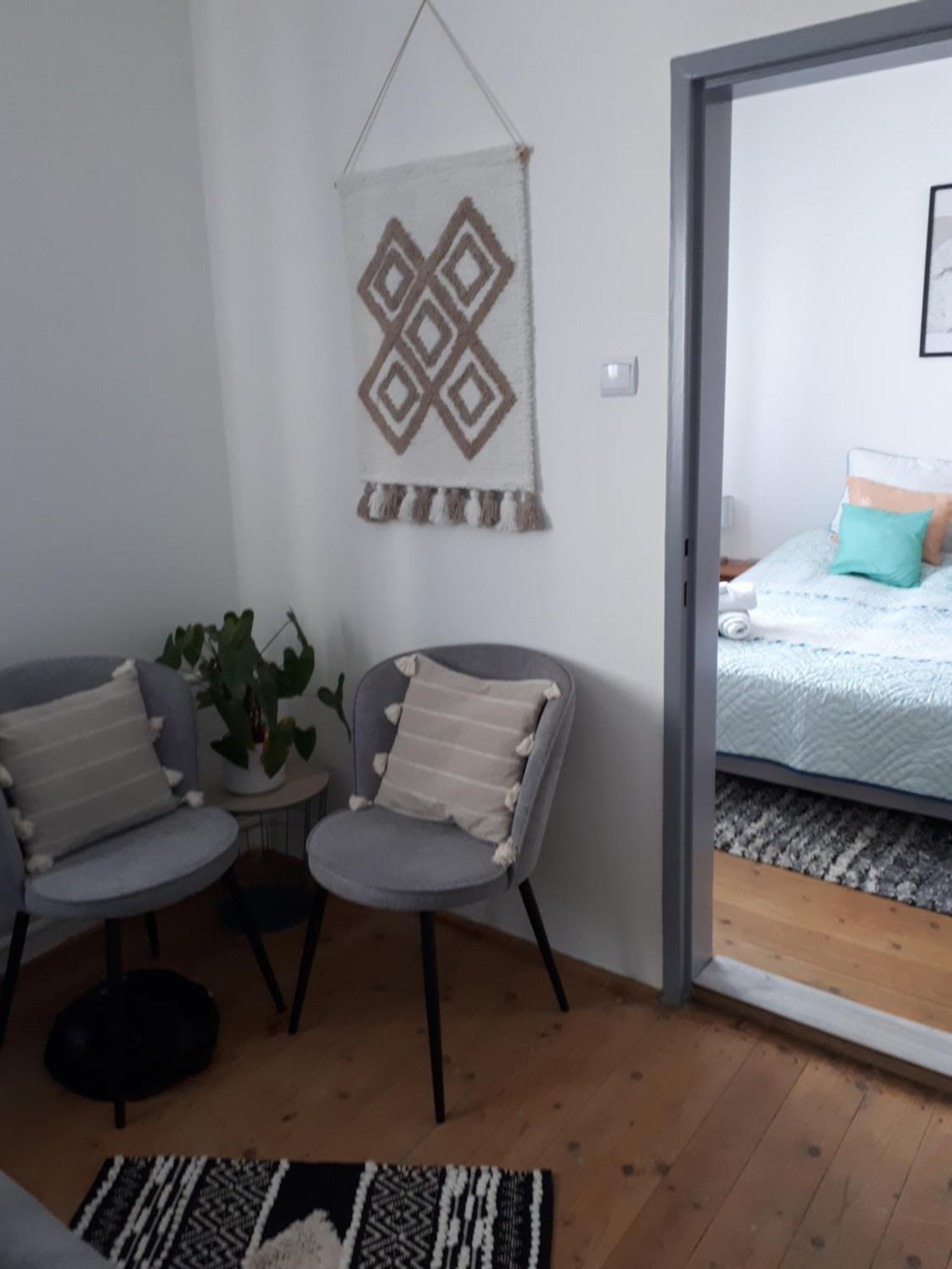 Cozy Town Center Retreat Apartman Révkomárom Kültér fotó