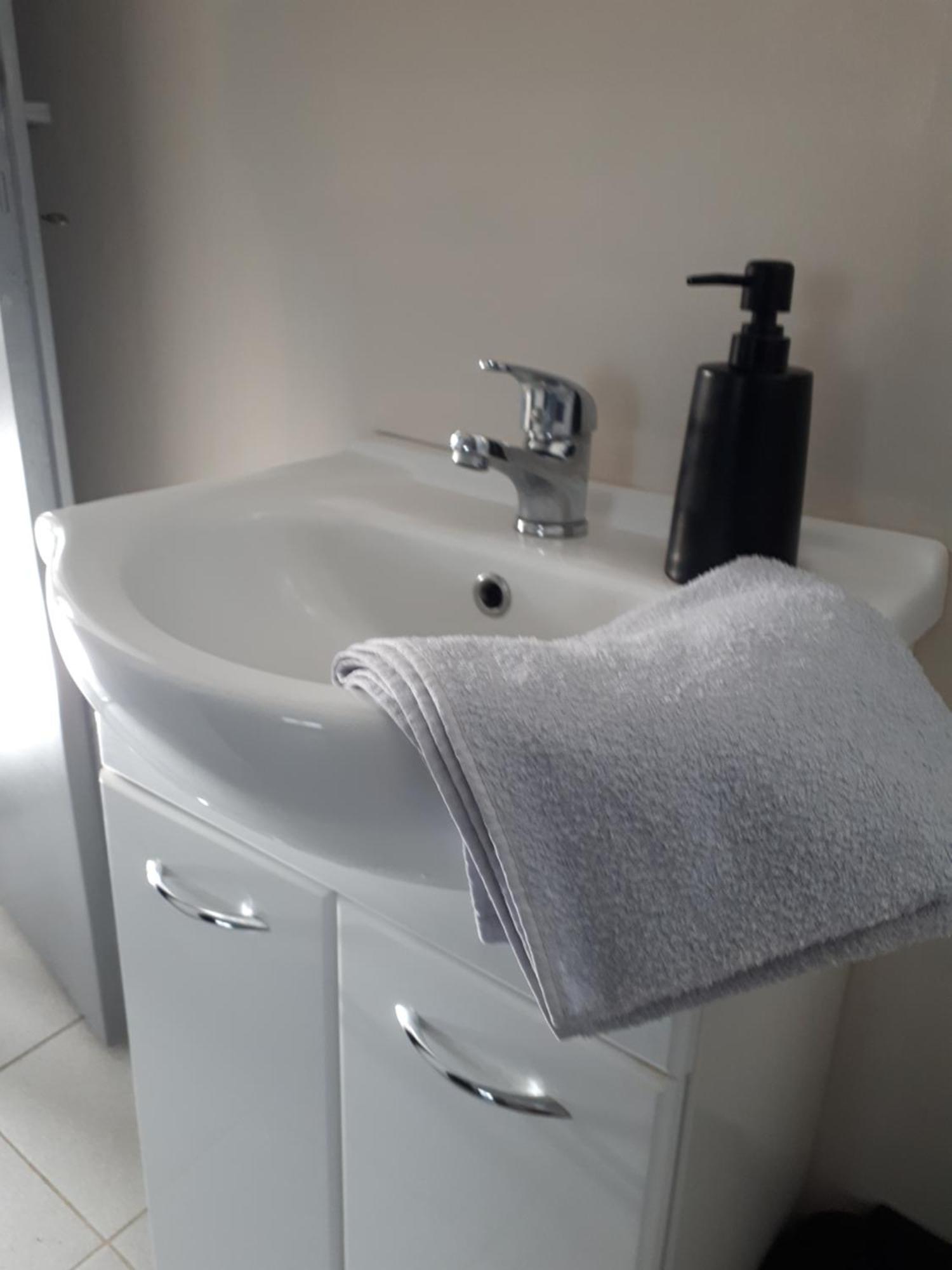 Cozy Town Center Retreat Apartman Révkomárom Kültér fotó